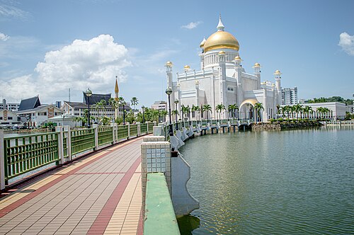Omar Ali Saifuddien Mosque, Brunei