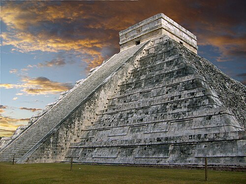 El Castillo at Chichén Itzá, Yucatán
